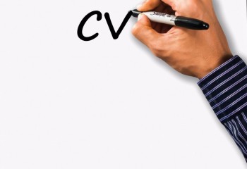 Zdjęcie artykułu Potrzebujesz CV?  Skontaktuj się z nami!